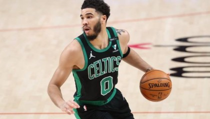 世预赛官方app下载-【人物】逐渐摆脱新冠后遗症 塔图姆能拯救绿军吗？