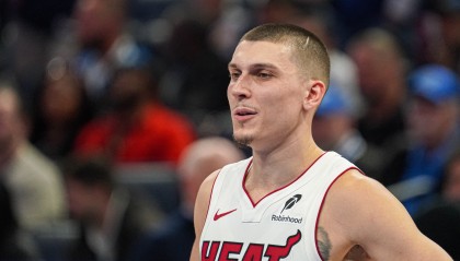 世预赛高清直播入口-场均21.9分4.7板2.7助！明天热火迎战雷霆 希罗出战成疑